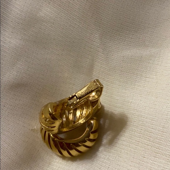 Very nice clip on trifari vintage earrings - Picture 4 of 5